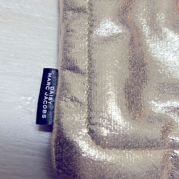 Marc Jacobs Daisy gold quilted cosmetic - Picture 4 of 4